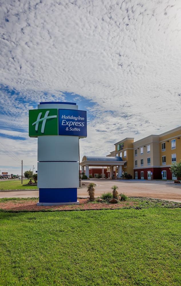 HOLIDAY INN EXPRESS HOTEL AND SUITES ALPINE SOUTHEAST