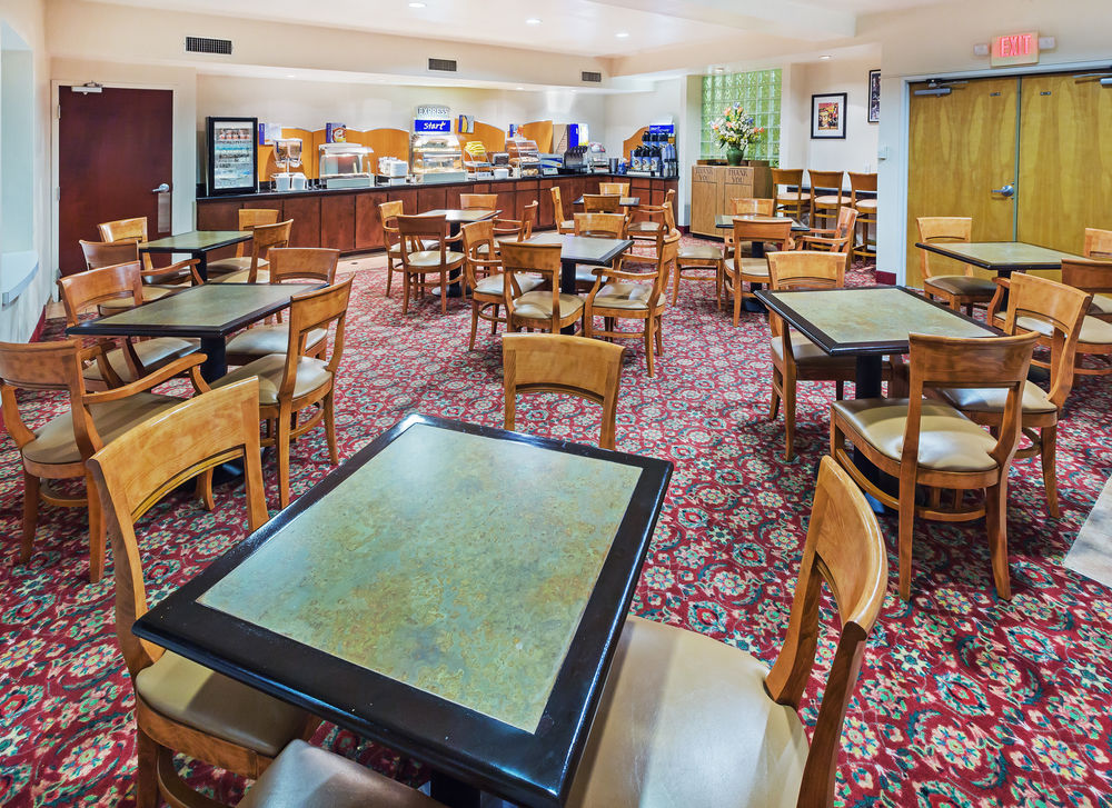 HOLIDAY INN EXPRESS SIX FLAGS AREA