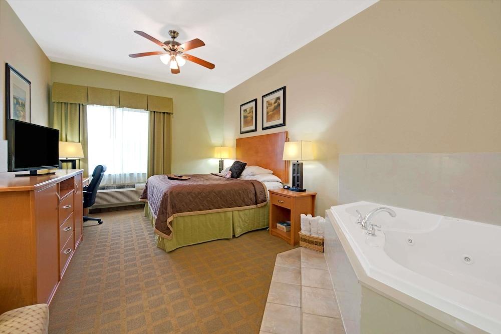 SUPER 8 AUSTIN/AIRPORT NORTH