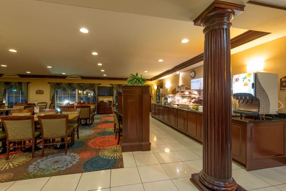 HOLIDAY INN EXPRESS HOTEL AND SUITES ASHEVILLE-BILTMORE SQUARE MALL