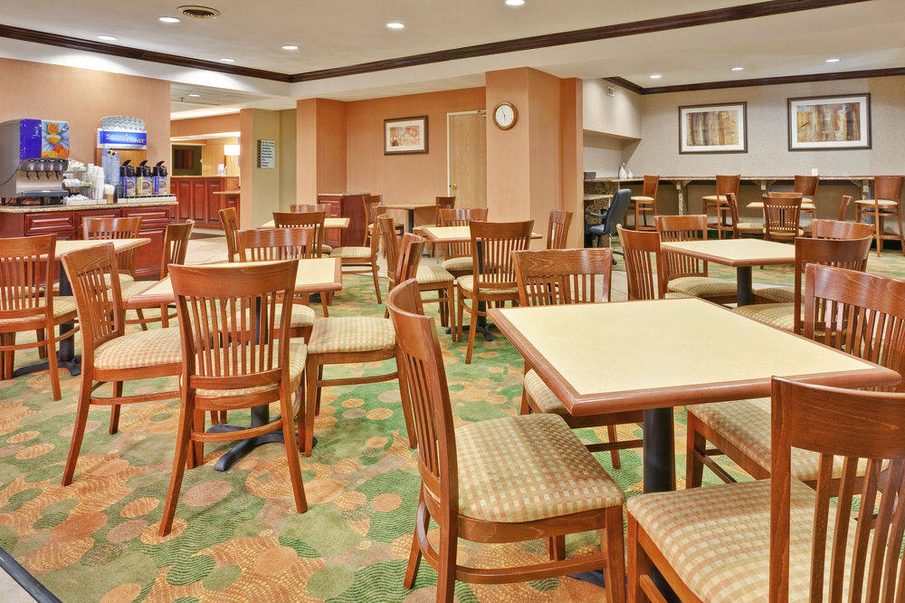 HOLIDAY INN EXPRESS WINFIELD