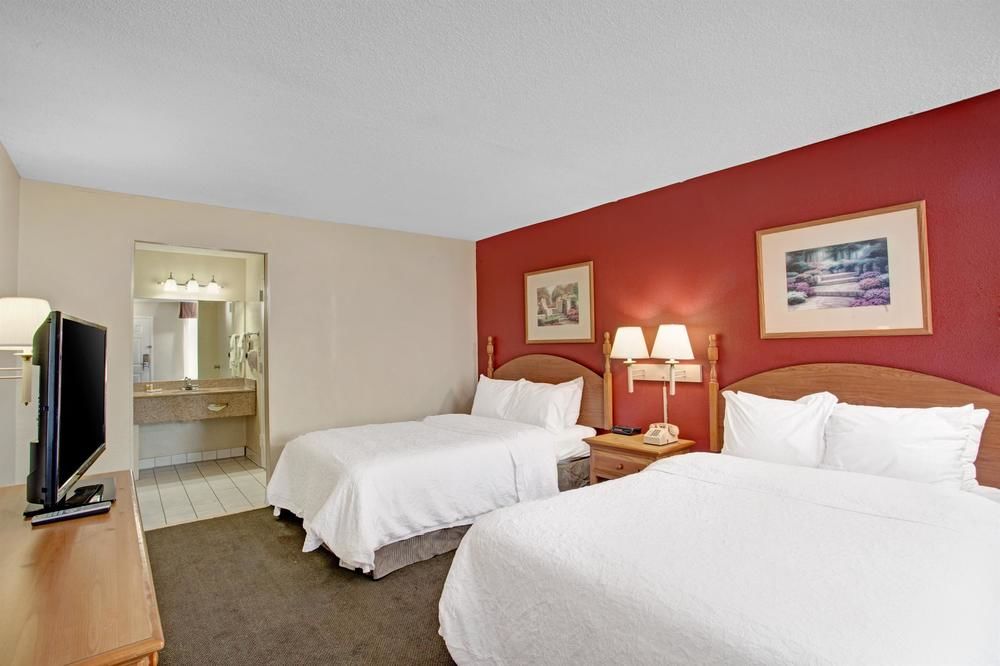Days Inn & Suites by Wyndham Collierville Germantown Area
