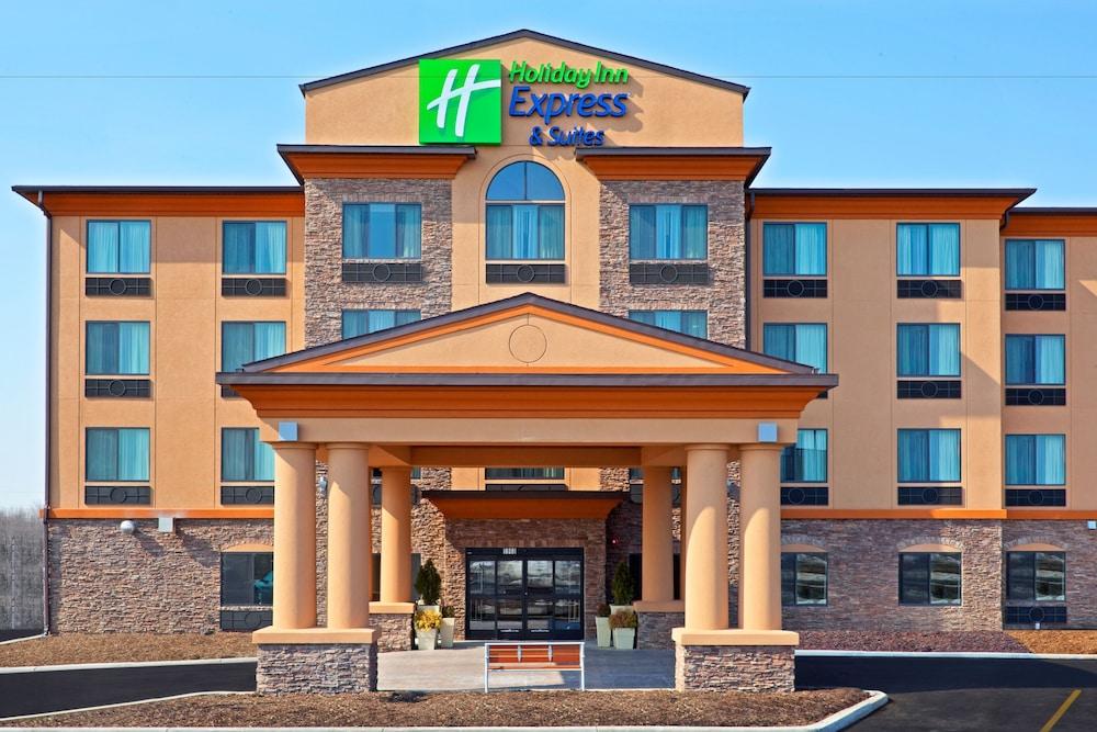 HOLIDAY INN EXPRESS HOTEL AND SUITES SYRACUSE NORTH - AIRPORT AREA