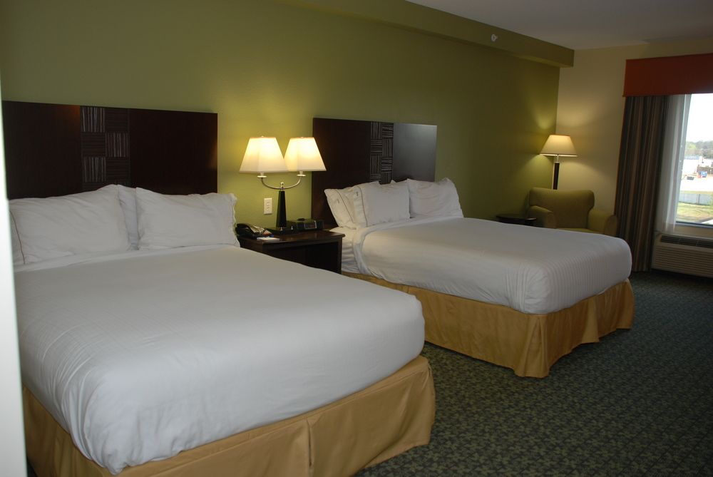 HOLIDAY INN EXPRESS HOTEL AND SUITES COVINGTON