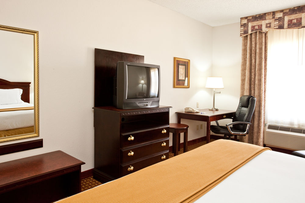 Holiday Inn Express Clanton, an IHG Hotel