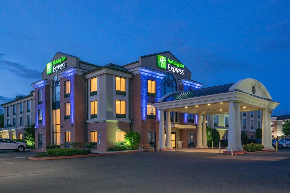 HOLIDAY INN EXPRESS HOTEL AND SUITES QUAKERTOWN