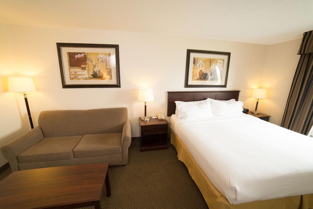HOLIDAY INN EXPRESS HOTEL AND SUITES WHITECOURT SOUTHEAST