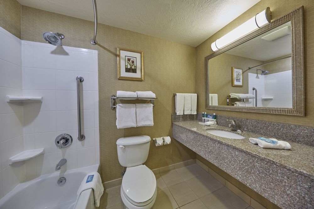 HOLIDAY INN EXPRESS HOTEL AND SUITES EUGENE/SPRINGFIELD-EAST (I-5)