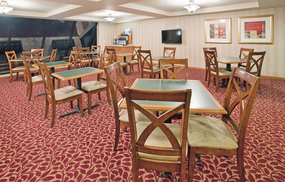 Comfort Inn & Suites NW Milwaukee