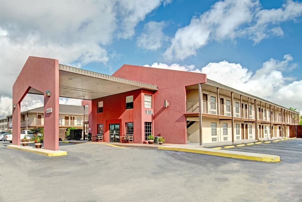 Deluxe Inn San Antonio