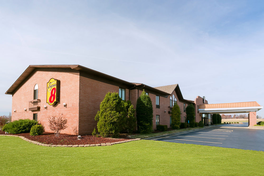 Super 8 by Wyndham Metropolis