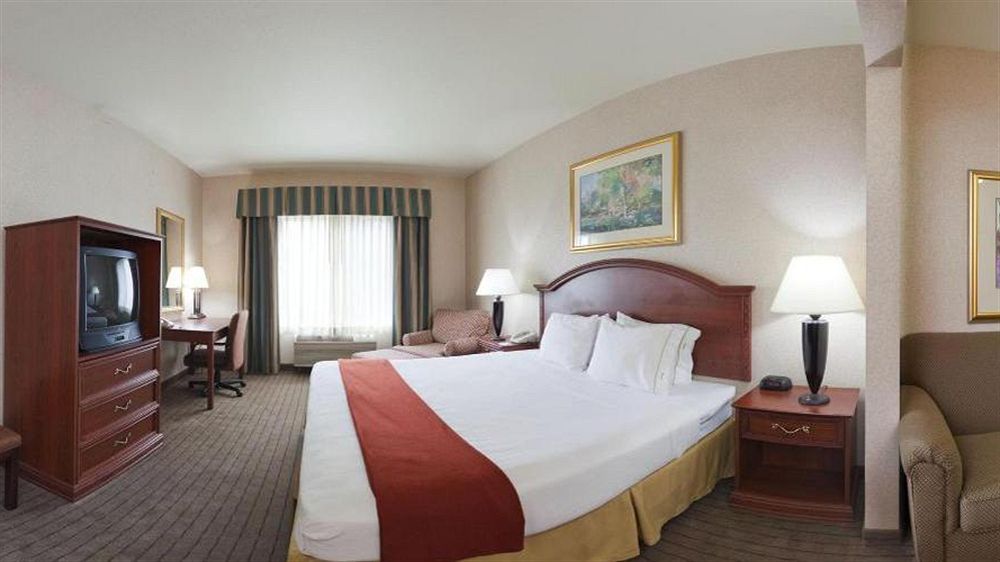 HOLIDAY INN EXPRESS INDEPENDENCE-KANSAS CITY