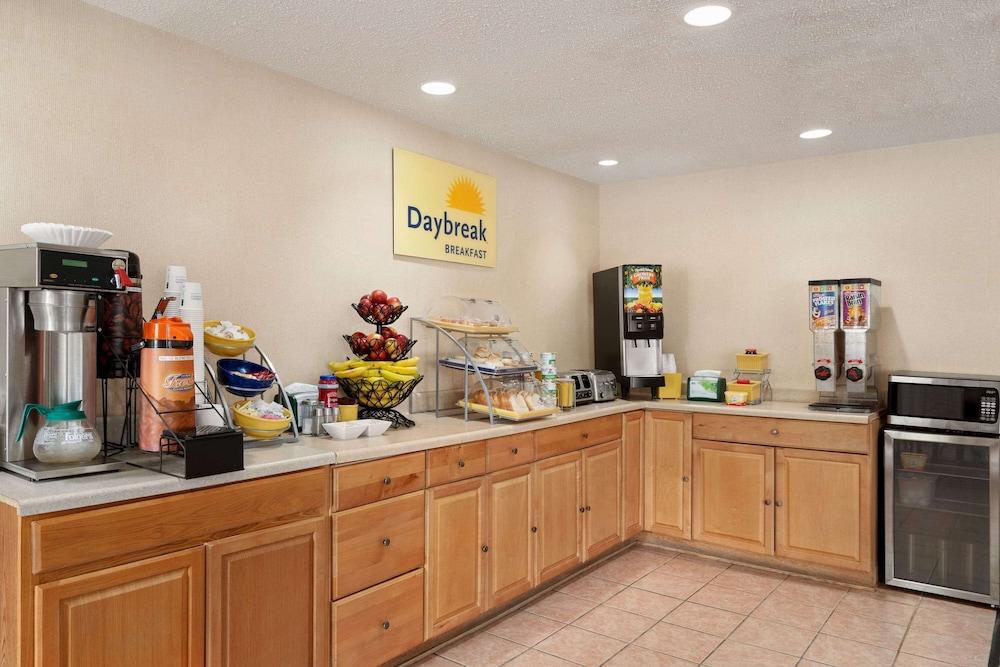 DAYS INN AUBURN/FINGER LAKES REGION