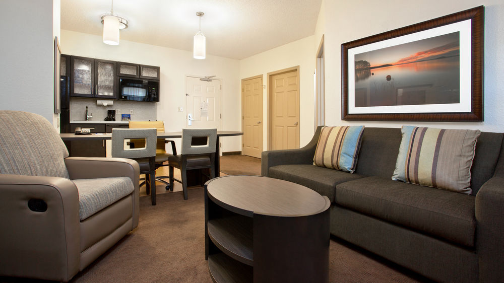 CANDLEWOOD SUITES CHARLOTTE-UNIVERSITY