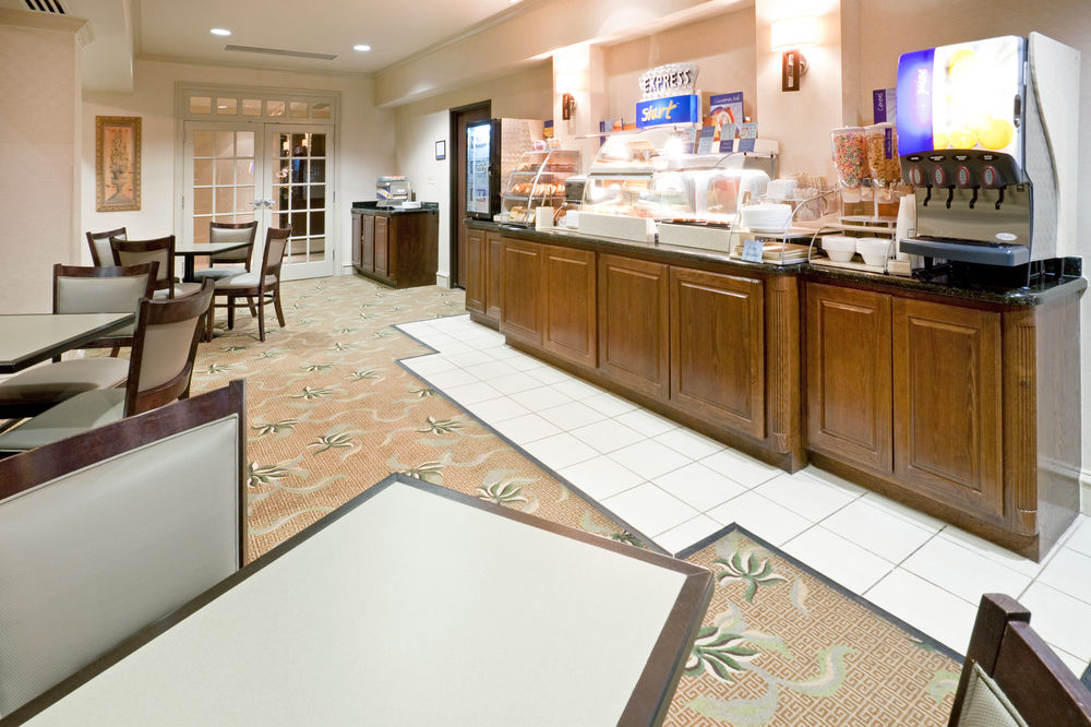 Holiday Inn Express & Suites Eagle Pass, an IHG Hotel