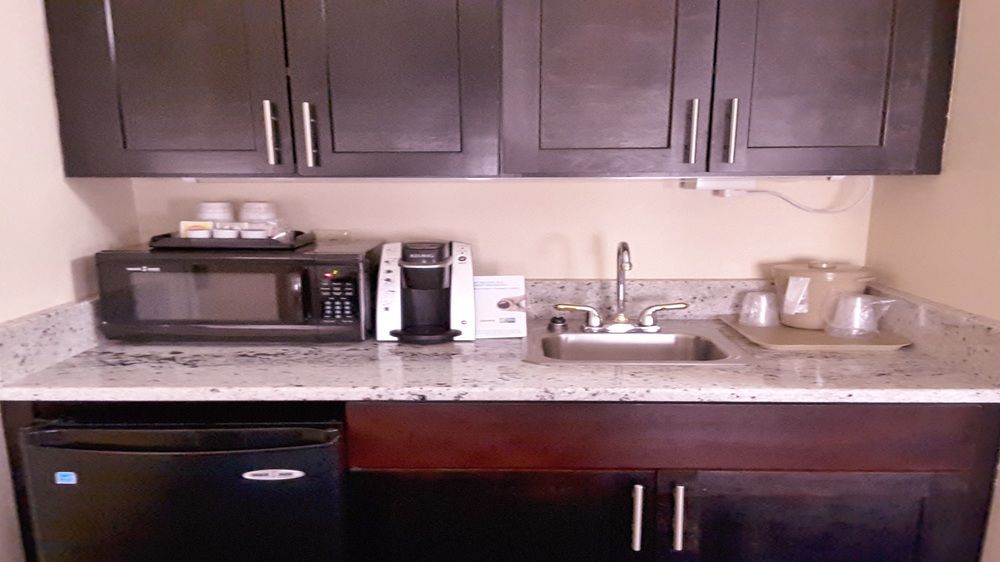 Holiday Inn Express Hotel & Suites, an IHG Hotel