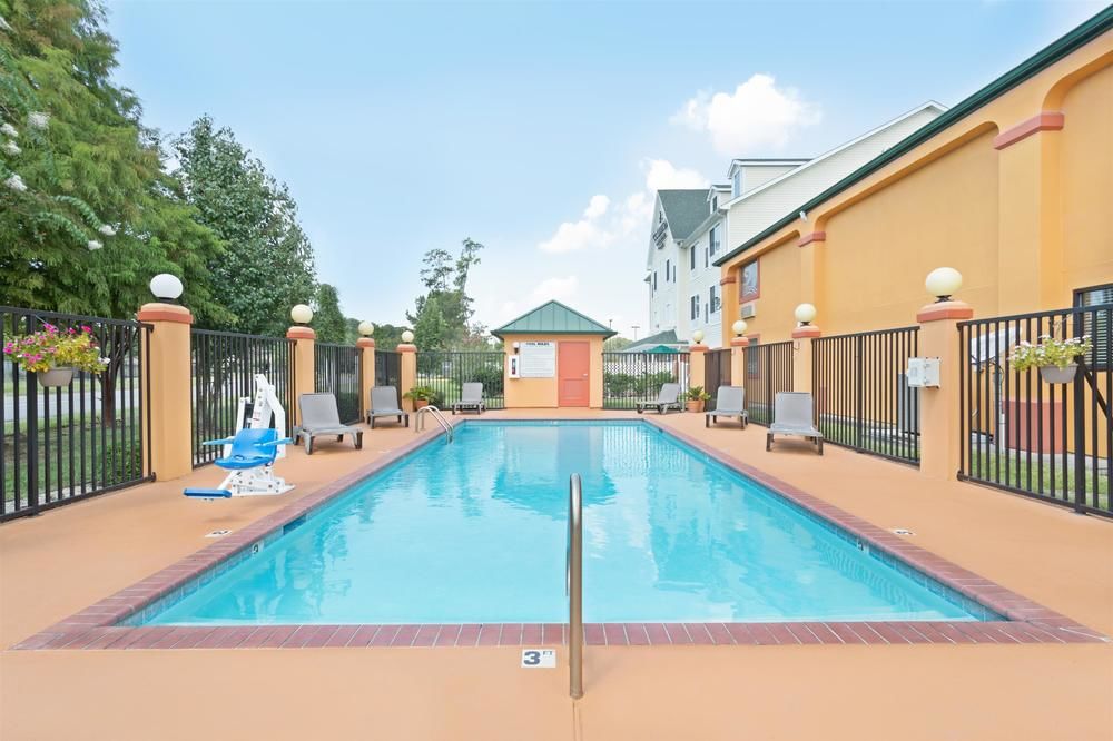 Super 8 by Wyndham Covington