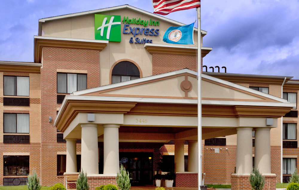 HOLIDAY INN EXPRESS HOTEL AND SUITES EXMORE