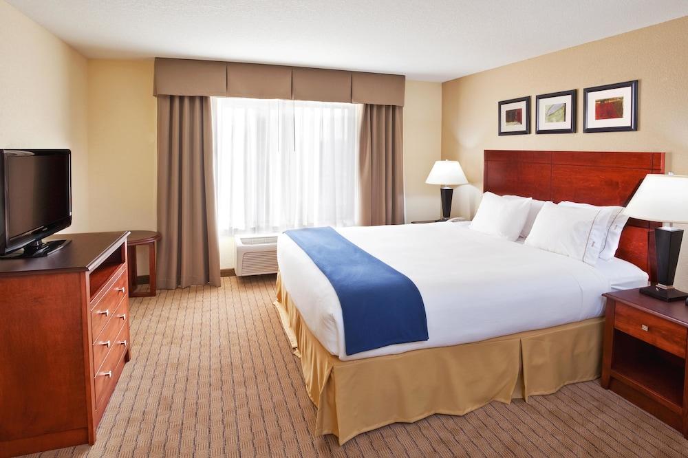 HOLIDAY INN EXPRESS HOTEL AND SUITES EAST LANSING