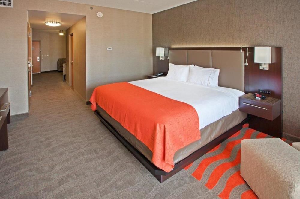 Holiday Inn Express & Suites Columbus Edinburgh