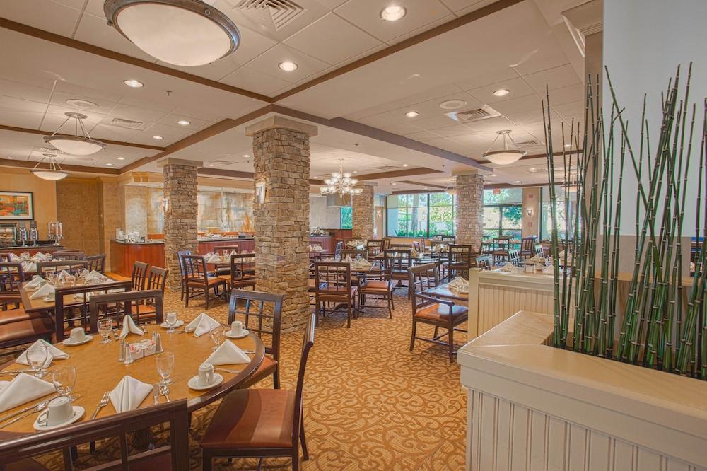 Crowne Plaza Executive Center Baton Rouge, an IHG Hotel