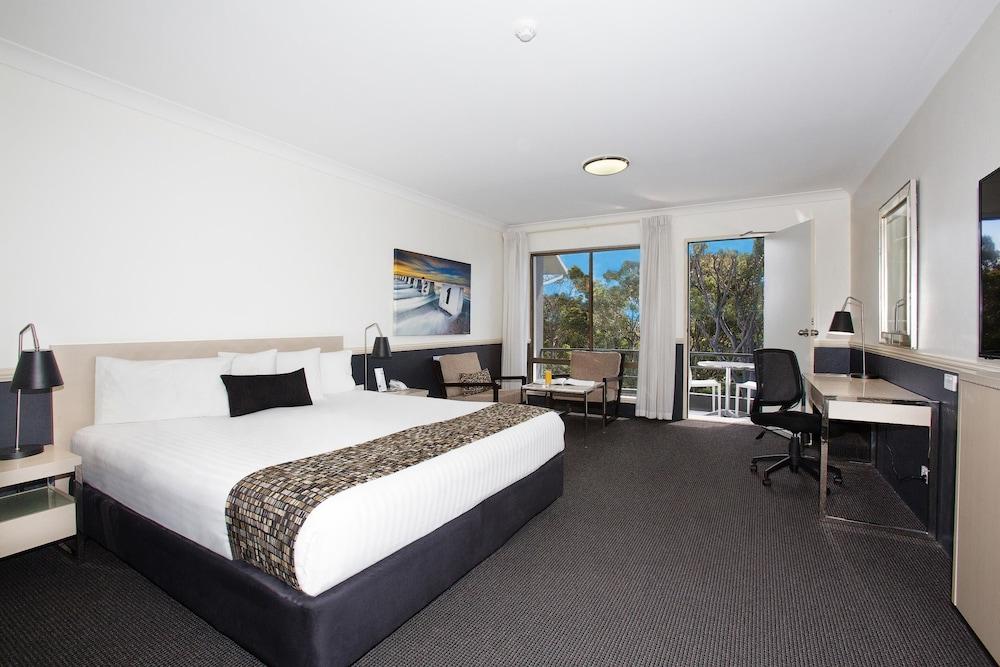 Best Western Plus Apollo International Hotel