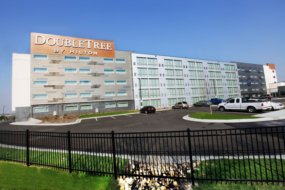 DoubleTree by Hilton Omaha Southwest