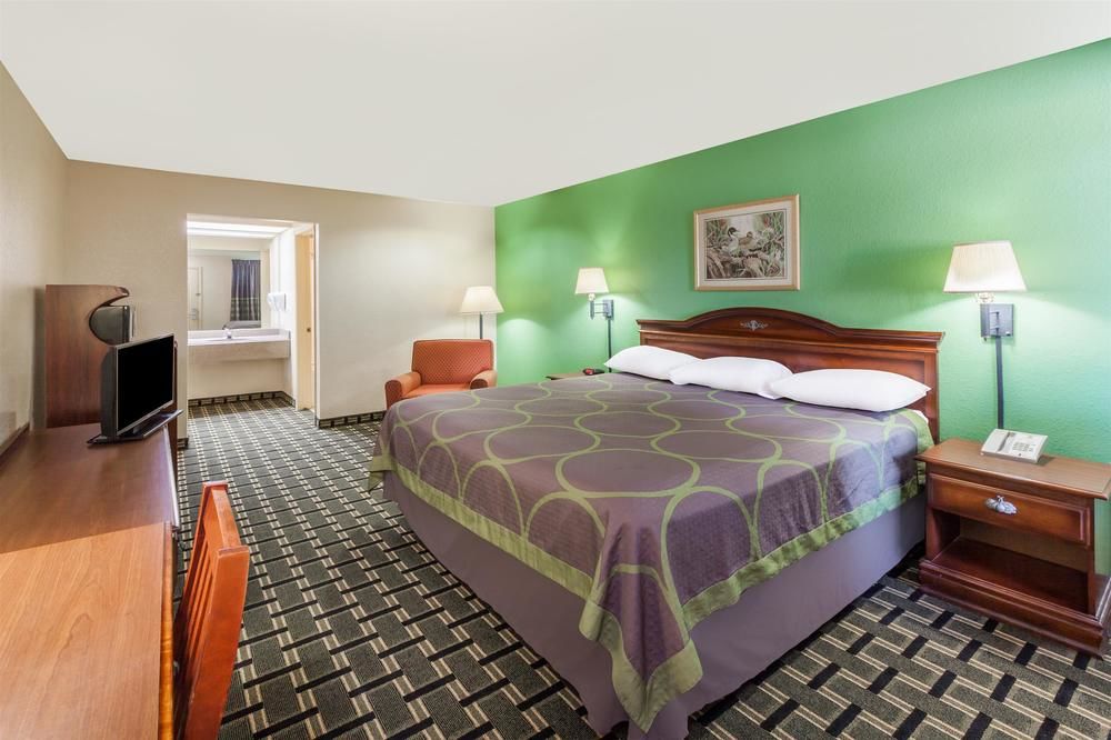 Super 8 by Wyndham Houston/Downtown/I-610