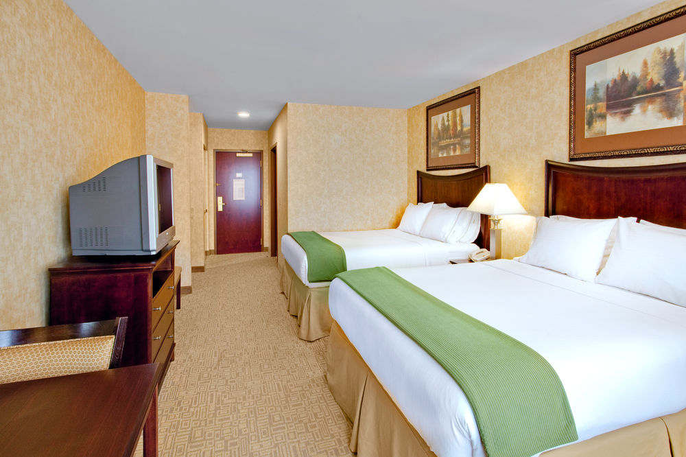 HOLIDAY INN EXPRESS AND SUITES