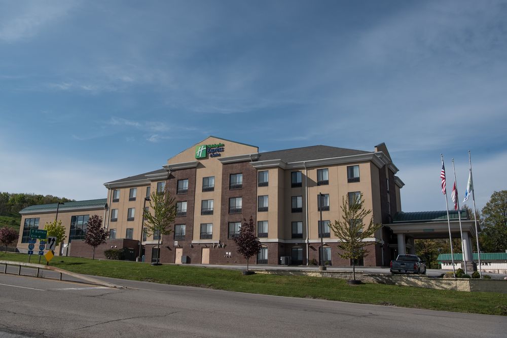 HOLIDAY INN EXPRESS HOTEL AND SUITES NORTH EAST
