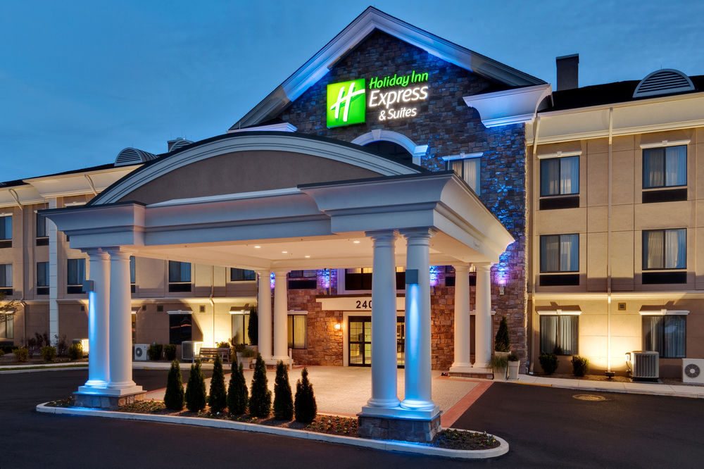 HOLIDAY INN EXPRESS HOTEL AND SUITES DOYLESTOWN