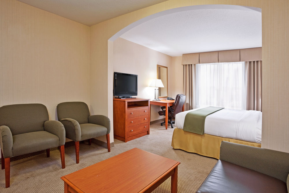 Holiday Inn Express & Suites Howell, an IHG Hotel