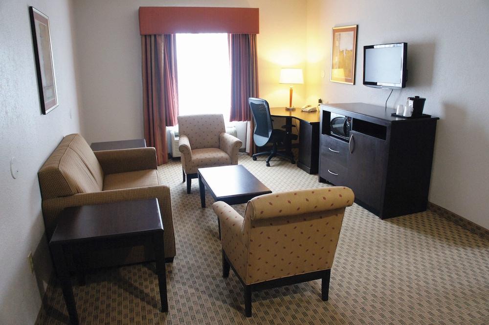 La Quinta Inn & Suites by Wyndham Orange