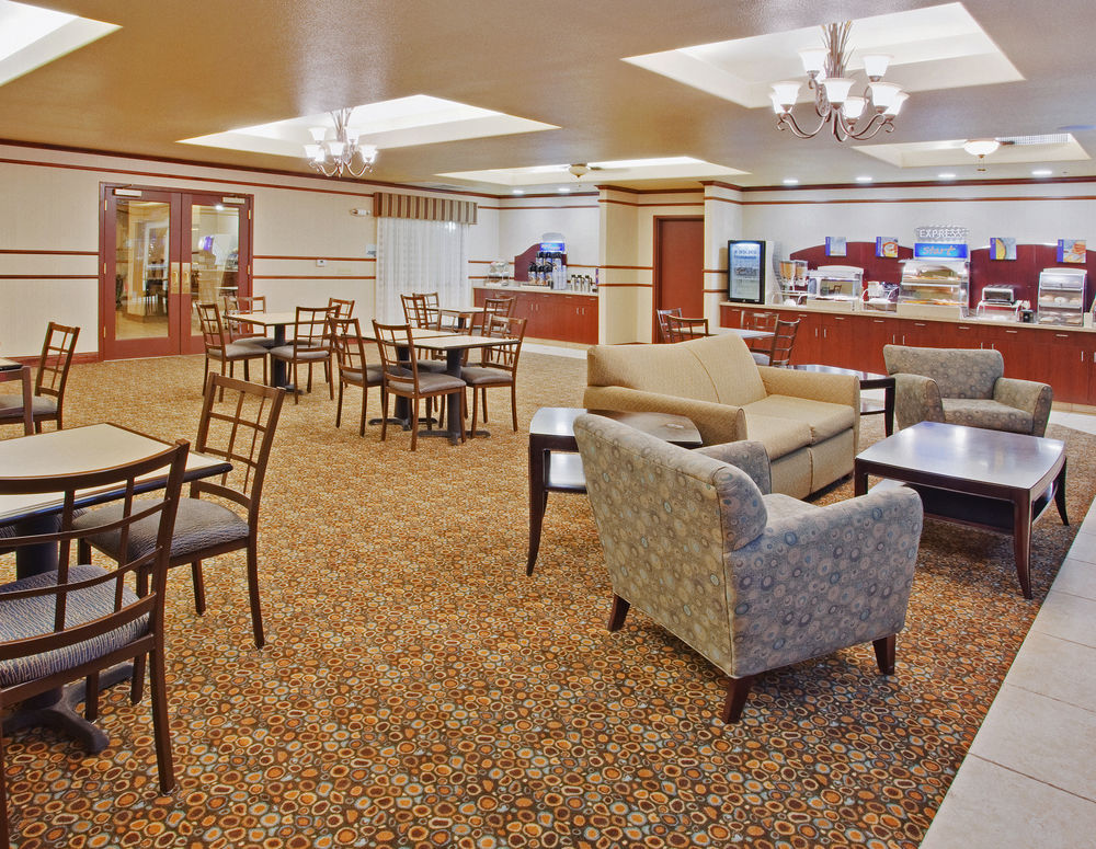 HOLIDAY INN EXPRESS HOTEL AND SUITES DINUBA WEST
