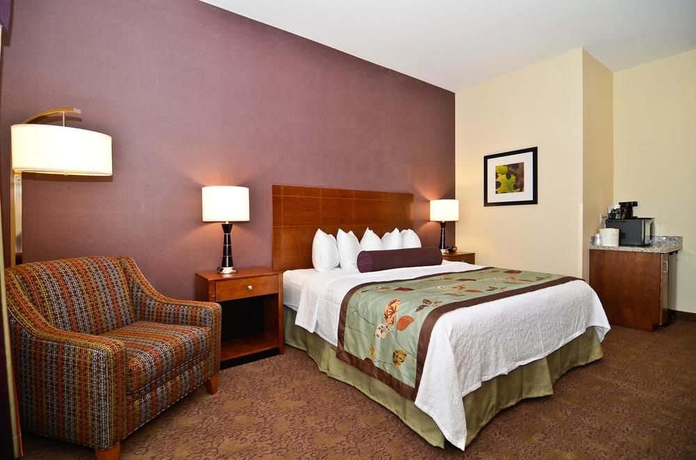 Best Western Plus Carousel Inn & Suites