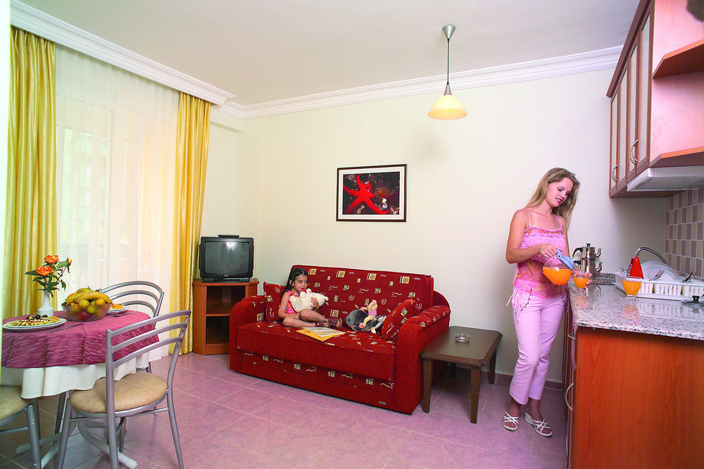 CLUB BIG BLUE SUITE HOTEL