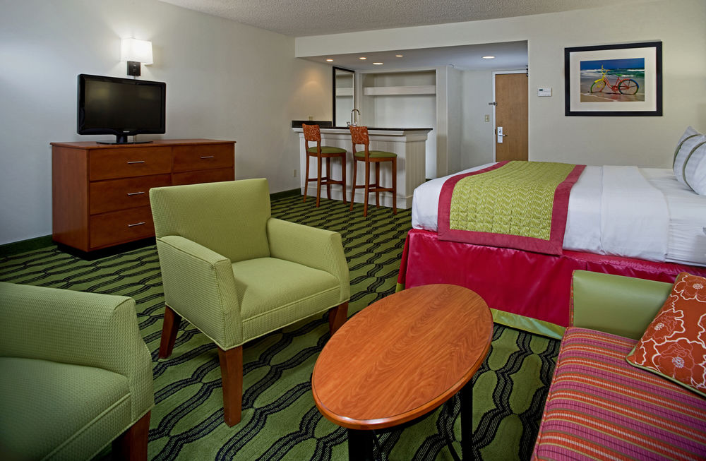 HOLIDAY INN OCEANSIDE