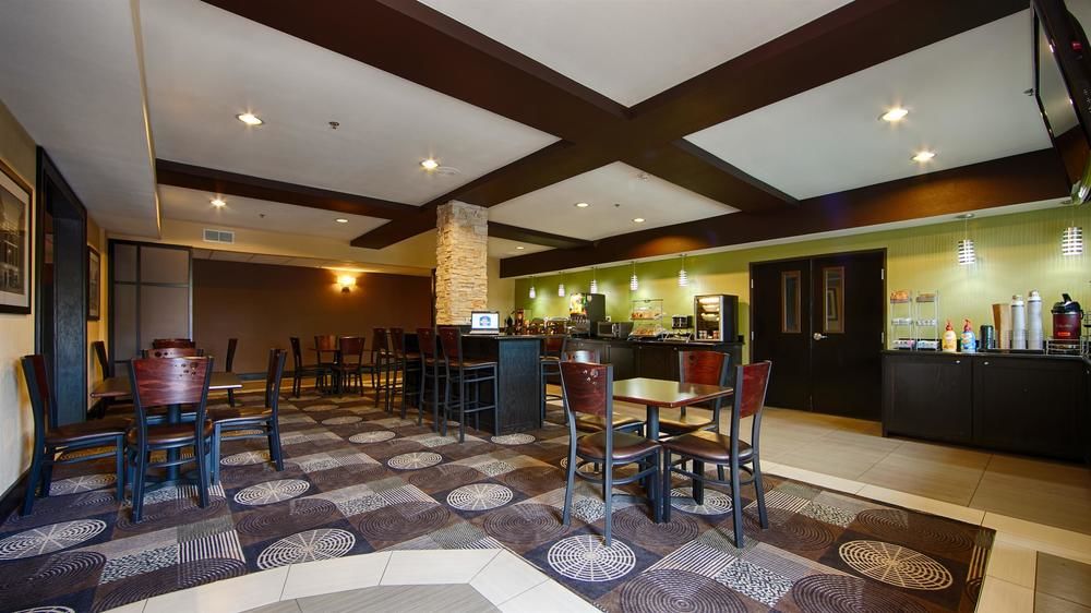 Best Western Plus Arlington North Hotel & Suites