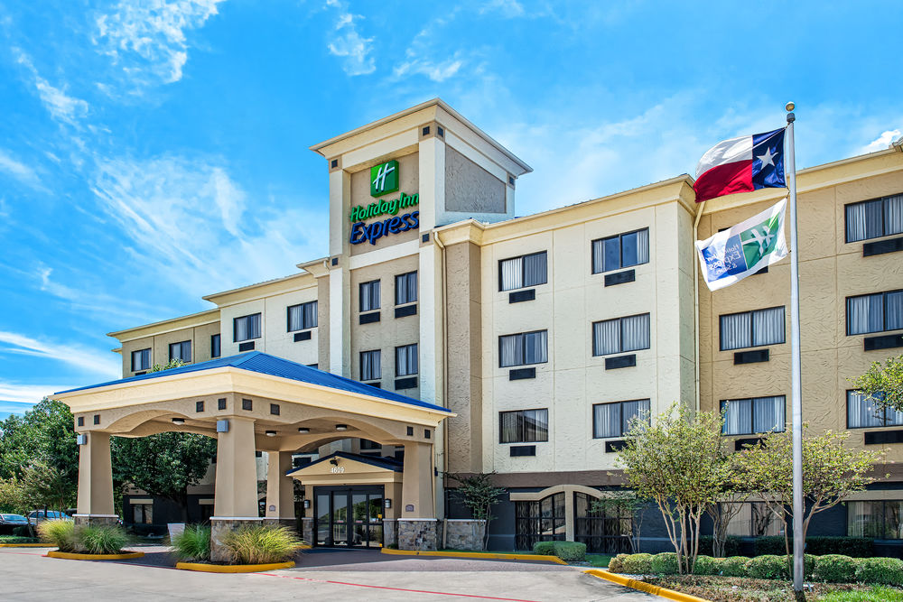 HOLIDAY INN EXPRESS FORT WORTH