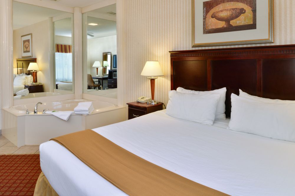Holiday Inn Express Wixom
