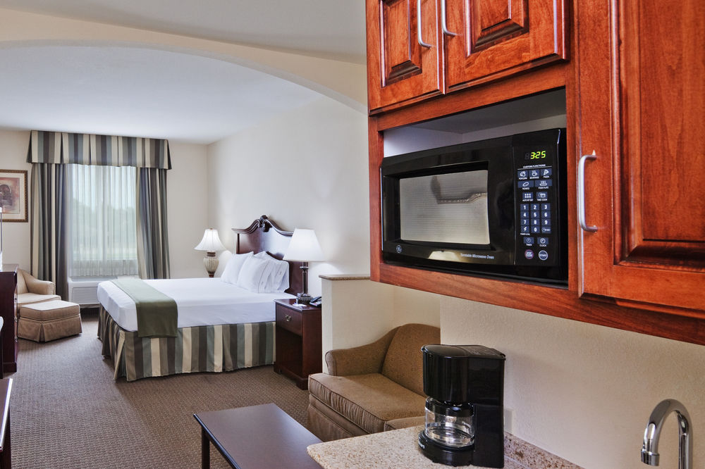 HOLIDAY INN EXPRESS HOTEL AND SUITES WOODWARD HWY 270