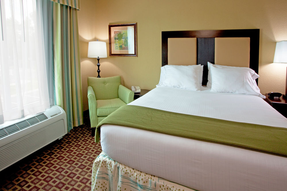 HOLIDAY INN EXPRESS HOTEL AND SUITES CHAFFEE-JACKSONVILLE WEST