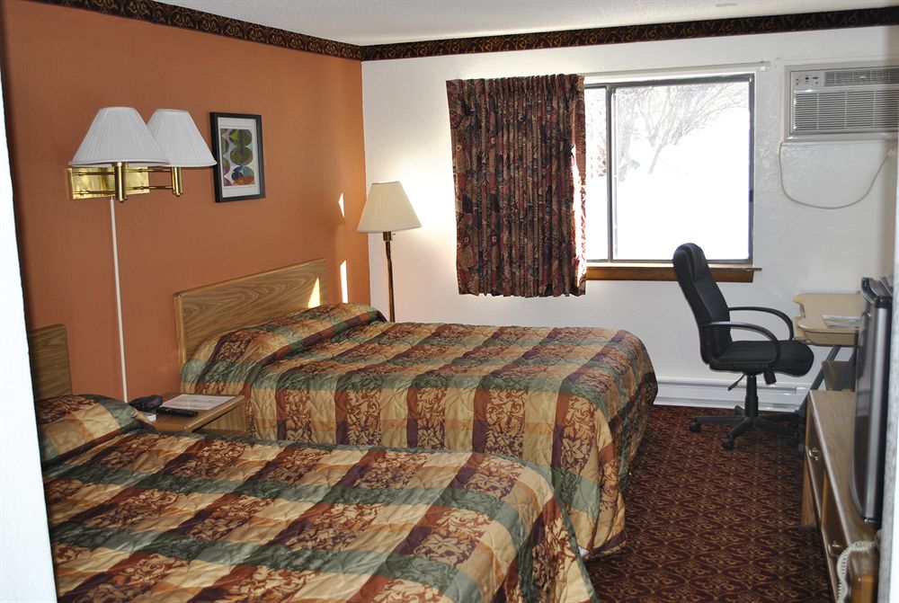 WACONIA INN  AND  SUITES