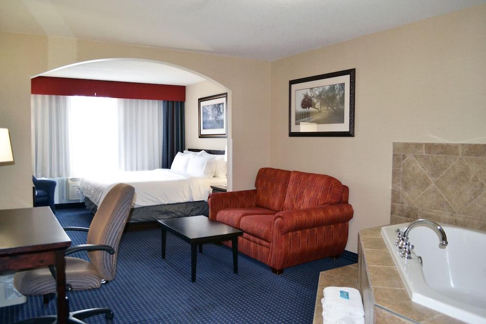 HOLIDAY INN EXPRESS HOTEL AND SUITES EDSON