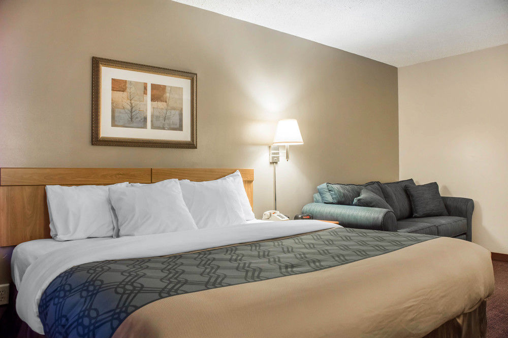 Econo Lodge Darien Lakes
