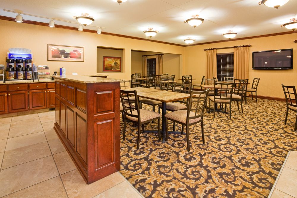 HOLIDAY INN EXPRESS & SUITES SIOUX FALLS AT EMPIRE MALL