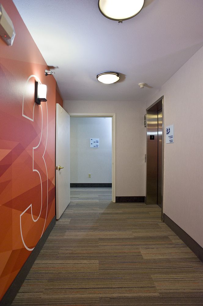 Holiday Inn Express Hotel & Suites Vermillion, an IHG Hotel