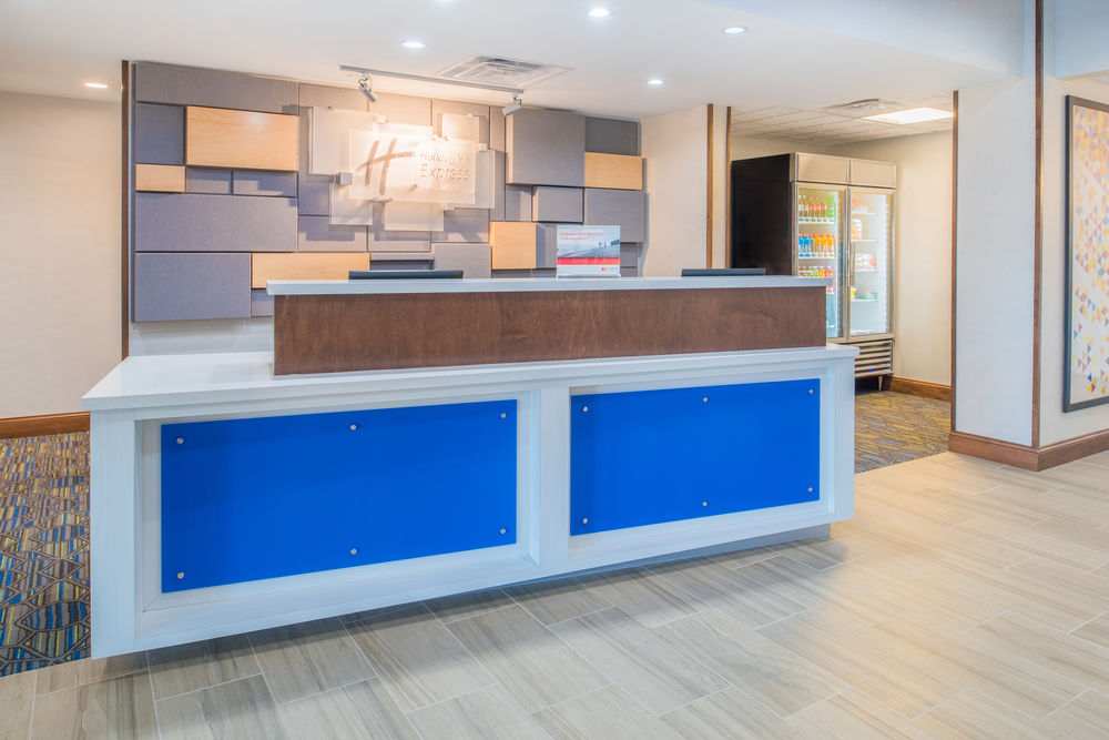 Holiday Inn Express Hotel & Suites Bismarck, an IHG Hotel