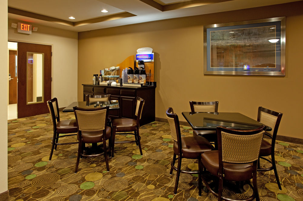 Holiday Inn Express & Suites Hope Mills-Fayetteville Arpt, an IHG Hotel