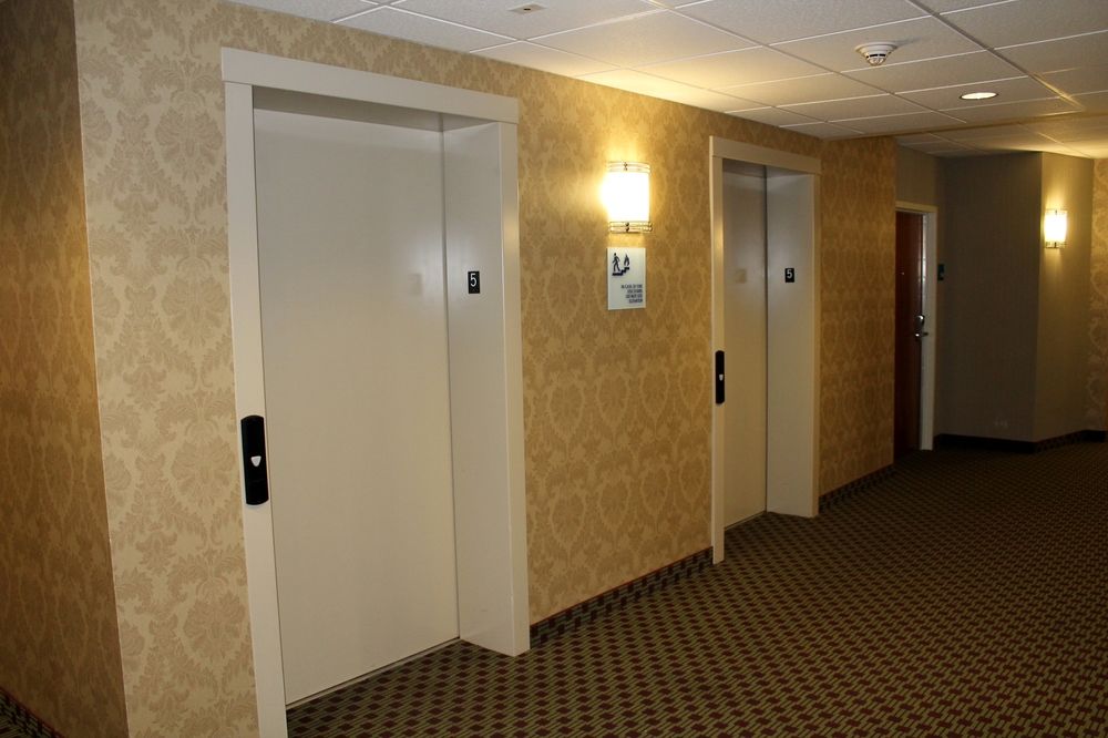 HOLIDAY INN EXPRESS HOTEL AND SUITES HARRISBURG WEST
